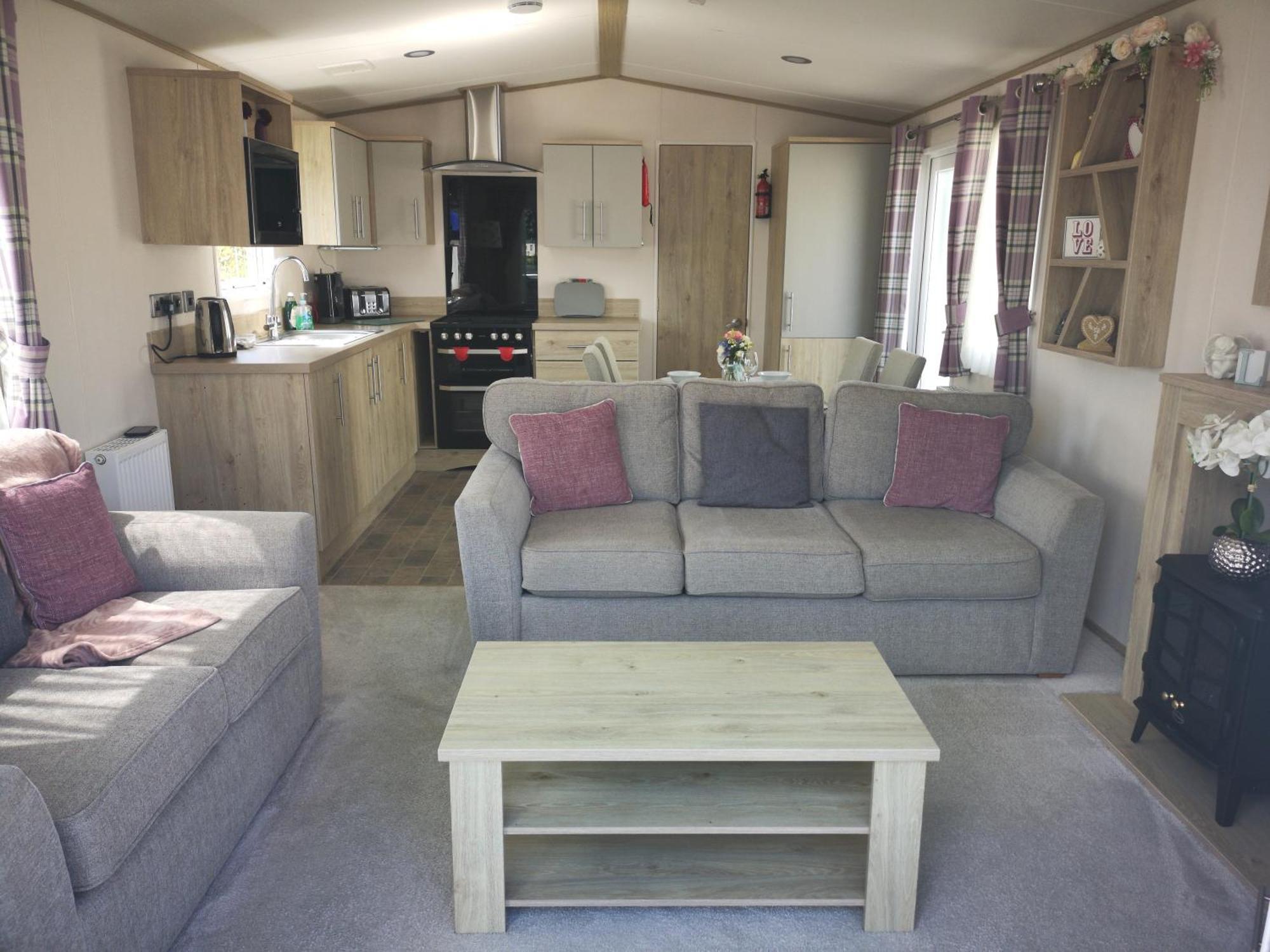 Lake Escape - Hoburne Cotswolds サウス・サーニー 部屋 写真