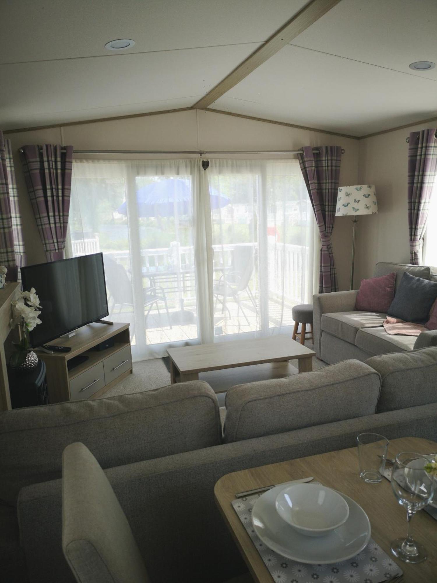 Lake Escape - Hoburne Cotswolds サウス・サーニー 部屋 写真